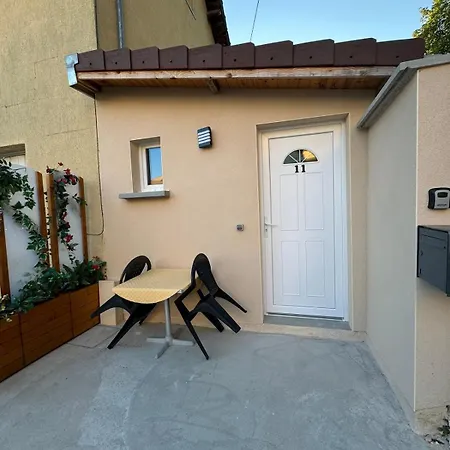 Neuf Tres Calme Apartment