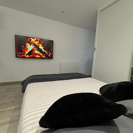 Neuf Tres Calme Apartment *